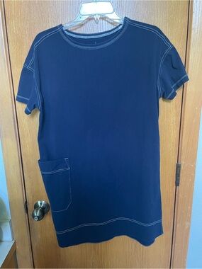 Everlane Short-Sleeve Navy Crew Neck Dress with Contrast Stitching, size XS